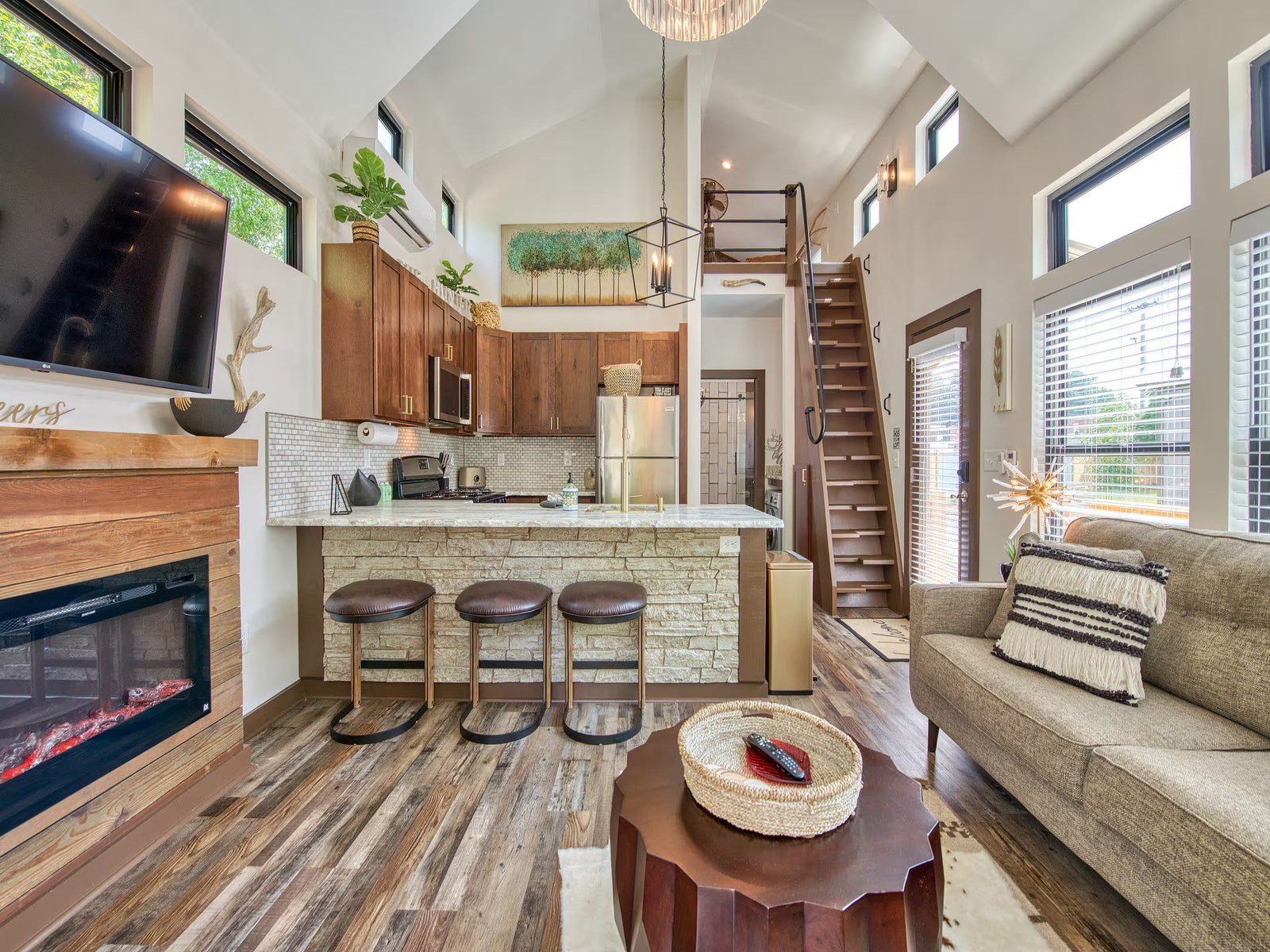 This 420-sqft Tiny Home Packs in 2 Beds, a Full Kitchen & Riverfront Living