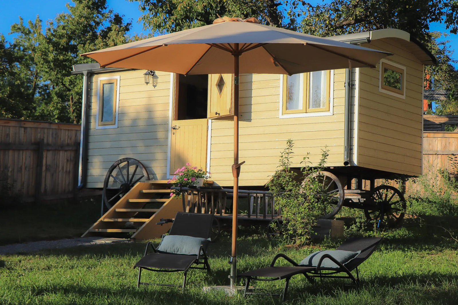 Tour a 130-sqft Shepherd’s Hut in the Transylvanian Countryside