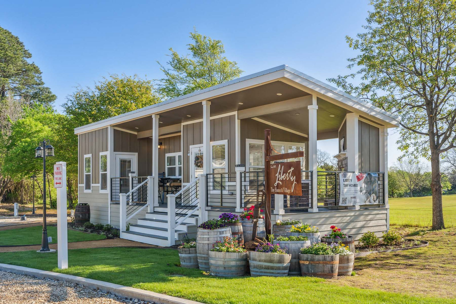 Liberty Landing—A 399-sqft Single-Level Tiny Home with a Wraparound Porch