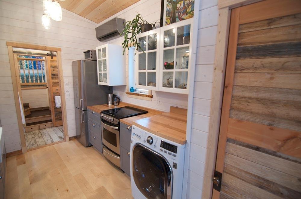 The “Winter Wonderland”—A 38’ Gooseneck Tiny House built by Nelson Tiny Houses